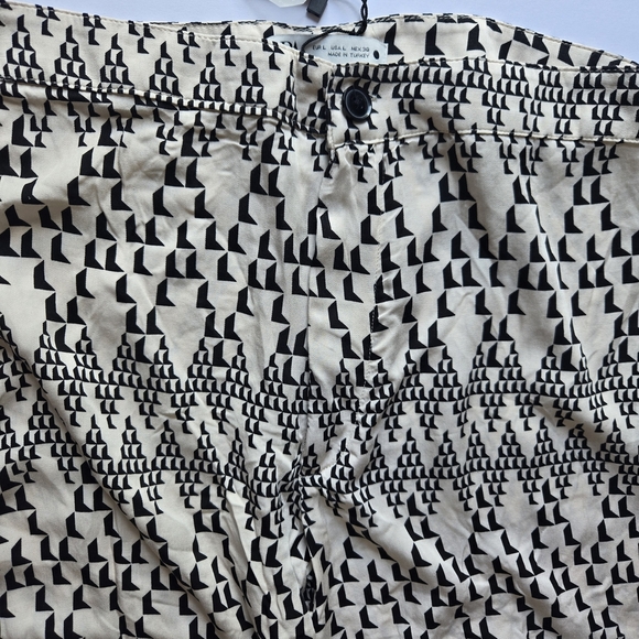 NWT, ZARA Black and Cream Geometric Pattern Pants. SIZE L - Picture 3 of 11